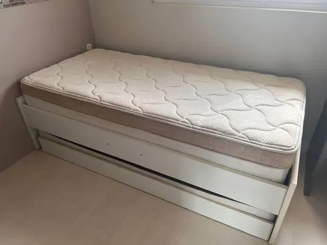 Bi-cama com colchões