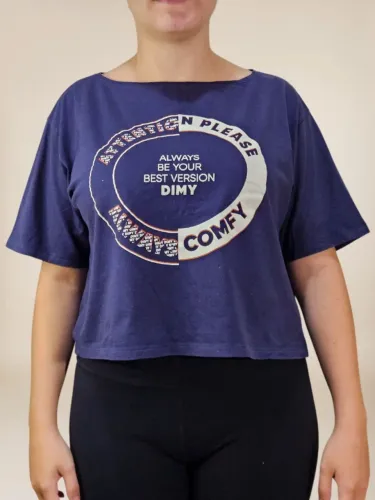 Camiseta cropped estampada azul marinho tam G