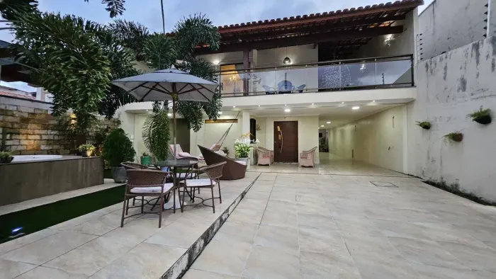 Casa Duplex à Venda no Parque Manibura | 5 Suítes | 6 Vagas | 319 m² de Terreno