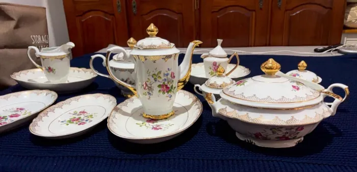 Antiguidade década de 40 - Conjunto de jantar, café e chá Porcelana Real - 97 peças