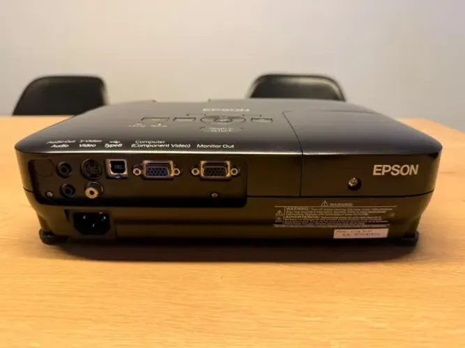 Projetor Epson PowerLite S10+ (precisa trocar a lente)