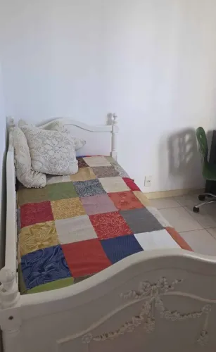 Jogo Colcha Solteiro Patchwork Colorida + 3 Almofadas Crochê