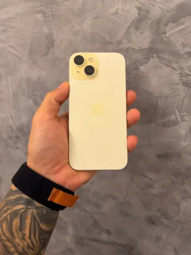 iPhone 15 128GB Amarelo - Estado de Novo vitrine