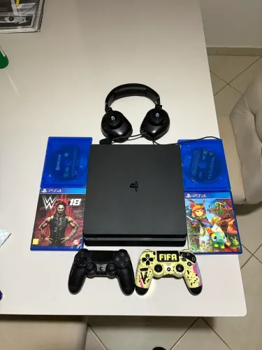 PS4 Slim 500GB + 2 Controles + 4 Jogos + 1 Headset | Ótimo estado