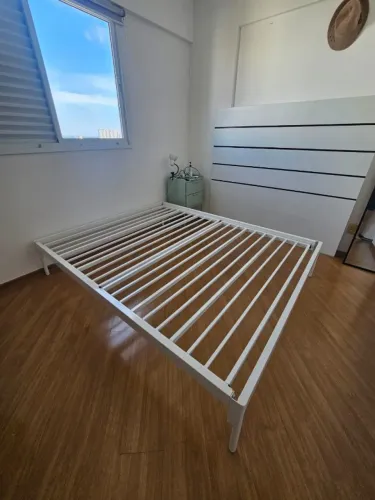 Cama de ferro queen branca