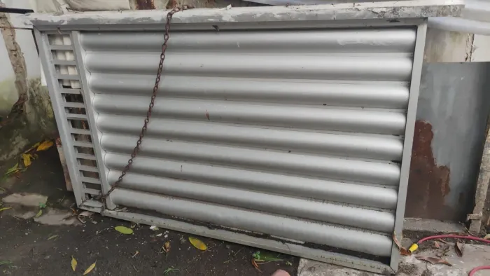 Vendo portão de alumínio (metade)a outra metade foi roubada!