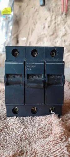 DIJUNTOR DE 100A DA ELETROMAR NOVO.