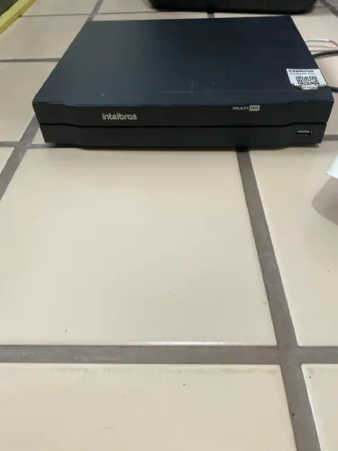 Vendo dvr intelbras mais 16 câmeras HD