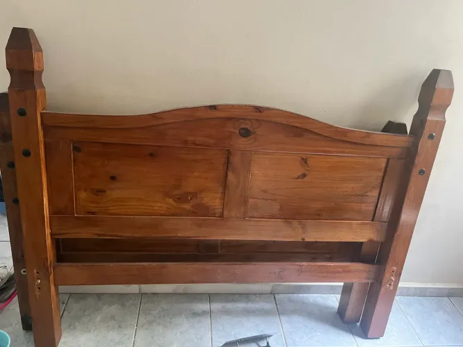 Cama de madeira