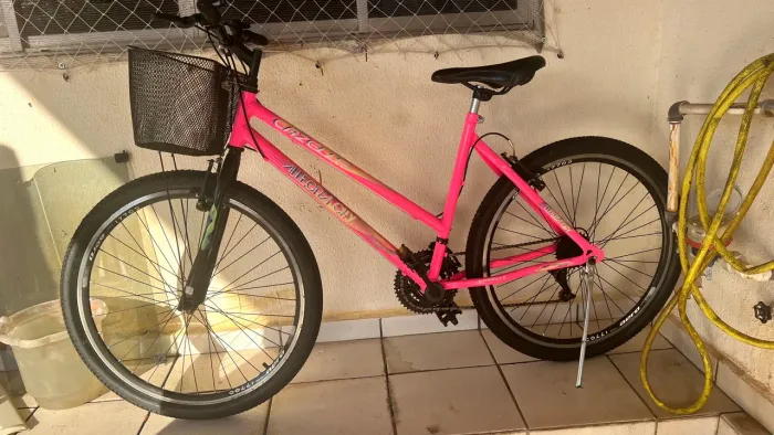 (aberto para negociações) Colli Cazelle Allegra City cor rosa neon