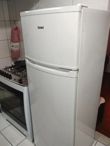 Vendo geladeira Consul não e frost Free com des . mês de uso retirada na tijuca