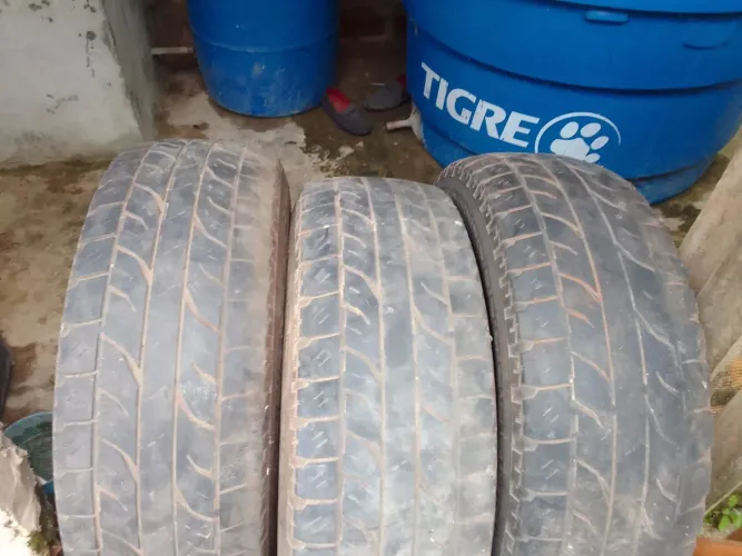 Pneus bons REFERÊNCIA 285 /75 R 16