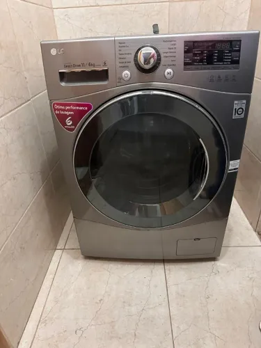 Lava e seca LG 11Kg - INOX - Em excelente estado!