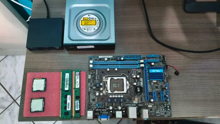 Peça computador - Intel I3/ I5 ram 2x4gb leitor dvd e leitor de cartões