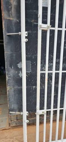 Vendo grade de proteção para porta