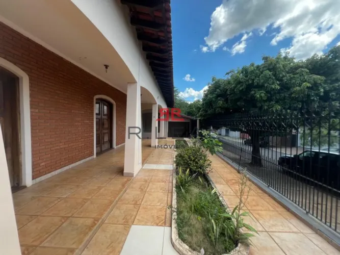 Casa para aluguel e venda com 365 m² e 3 quartos, sendo 1 suíte no Jardim Aeroporto, Bauru