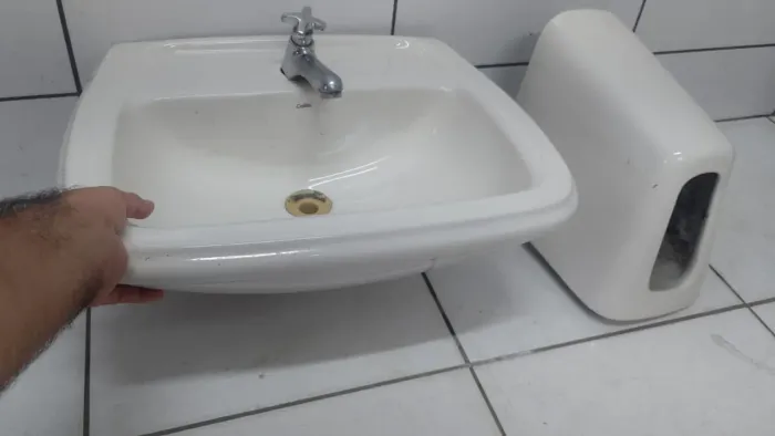 Vende-se pia de banheiro completa