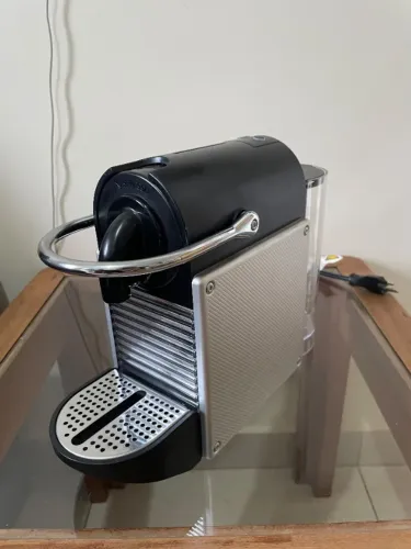 Cafeteira Nespresso Modelo Pixie D61