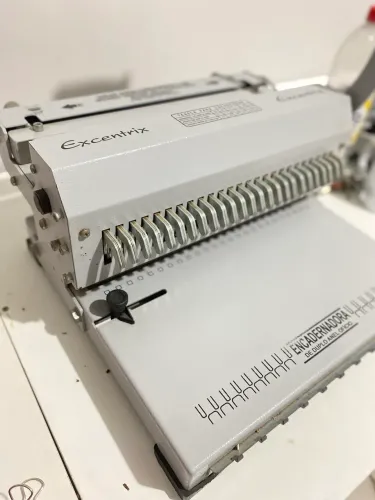 Vende-se Encadernadora de Wire-o Conjugada manual passo 2x1