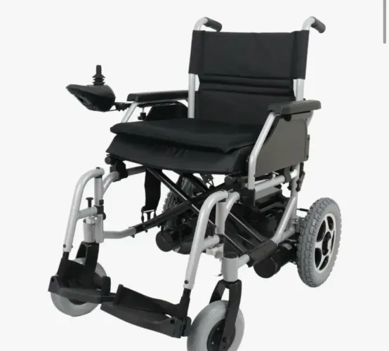 VENDO CADEIRA DE RODAS MOTORIZADA NOVA