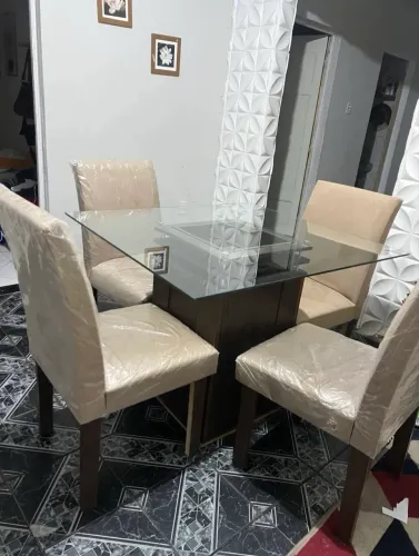 Mesa de 4 cadeiras