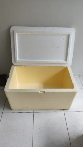 Caixa térmica 300 litros seminova ? em isopor sem dreno usada apenas uma vez