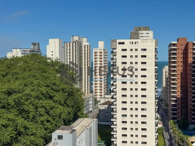 Apartamento com varanda vista mar a 2 quadras da praia no Jardim Astúrias, Guarujá
