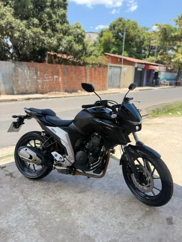 Vendo ou troco fz25 2020