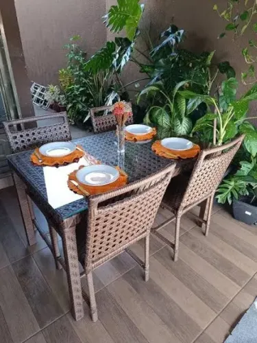 Conjunto de mesa com 4 cadeiras