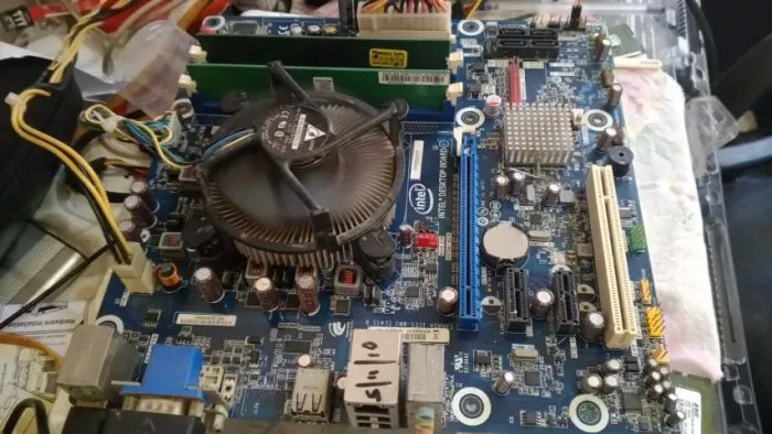 KIt I5 650 soquete 1156 placa mãe intel com 4 Gigas DDR3