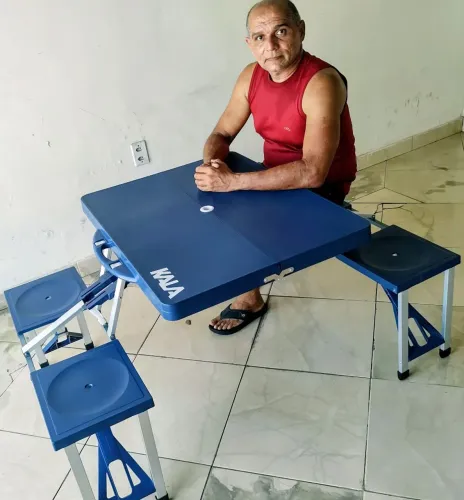 Mesa Maleta Dobrável Com Banquetas Acopladas