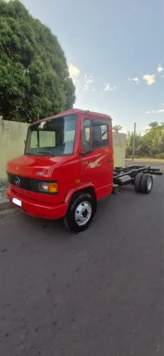 VENDO MERCEDES MB 710 PLUS - ANO 2007