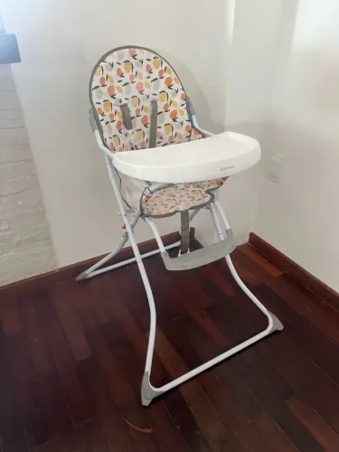 Cadeira de alimentação infantil