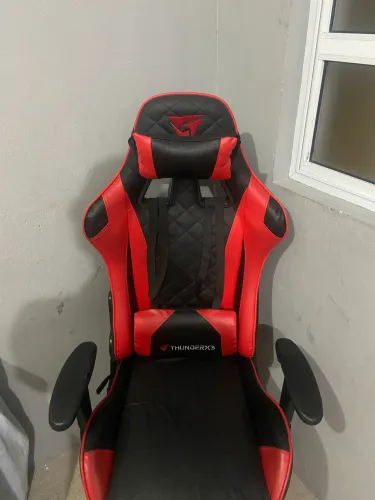Cadeira gamer thunderx3 (pequenos detalhes)