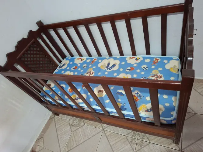 Berço com colchão