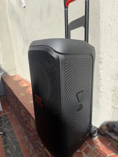 Caixa JBL praticamente nova