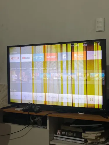 Televisão Philco Com Defeito (Tela com chuviscos)