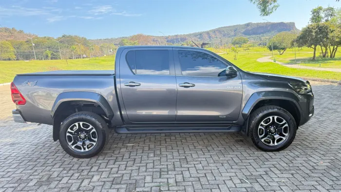 Toyota Hilux CD SRX Plus 4X4 2.8 TDI Die. Aut. 2024