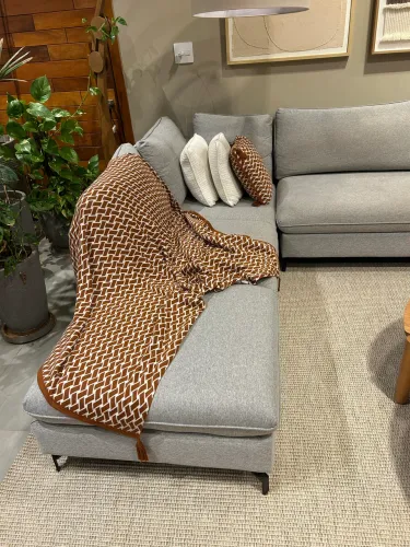 Sofá com chaise 