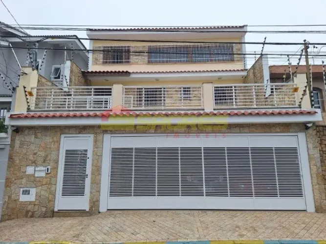 Sobrado com 3 suítes e 3 vagas de garagem à Venda, 300 m², por R$ 3.720.000,00
