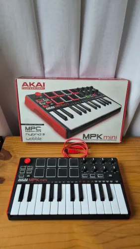 Controlador MPK Mini na caixa