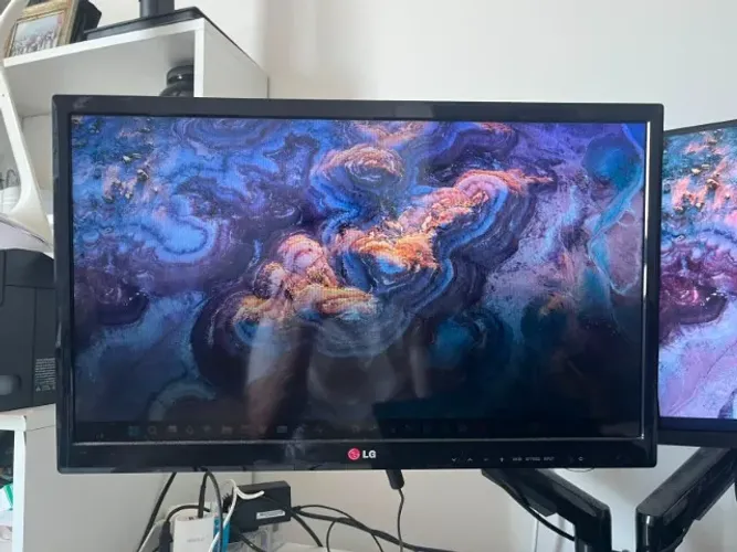 Vendo TV/Monitor LG 24 polegadas, modelo 24MN33N-PC
