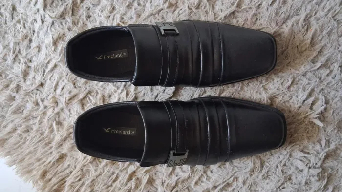 Sapatos Social Freeland. Tamanho 37. R$ 77,00