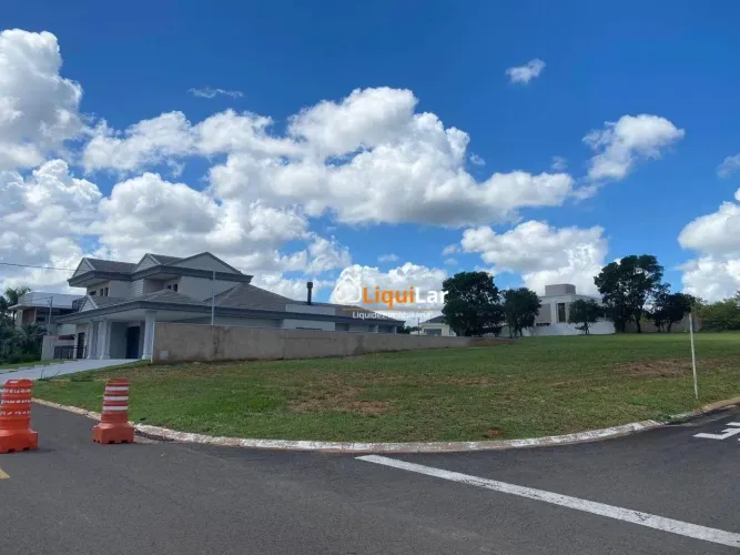 Terras do Golfe - Terreno de esquina com frente para o lago