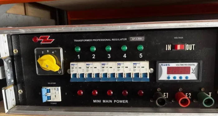 Main power estabilizador com 220/110 e steck