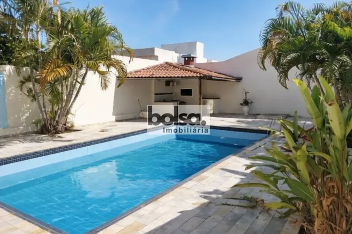 CASA COM PISCINA NO ALTOS DA CIDADE ! !