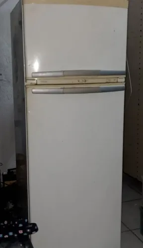 Geladeira vem nela para poder ir embora 490$