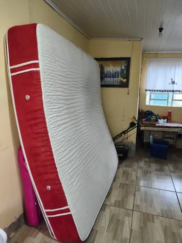 Colchão king molas ensacada marca  vertebrale  300 reais 