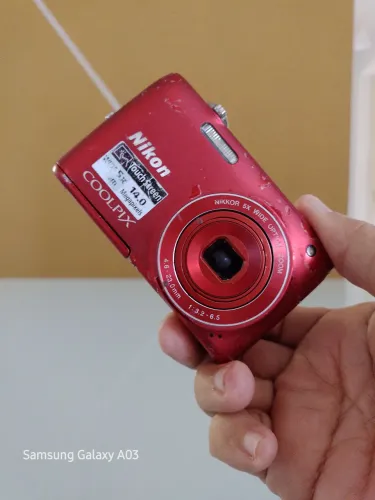 Câmera digital Nikon [sem testar] 