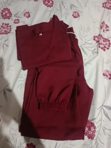 Pijama cirúrgico vinho (SCRUBS)